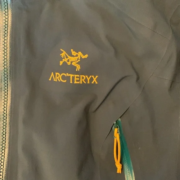 Arc’teryx Alpha AR hardshell hoody, size M, EUC - Picture 4 of 13